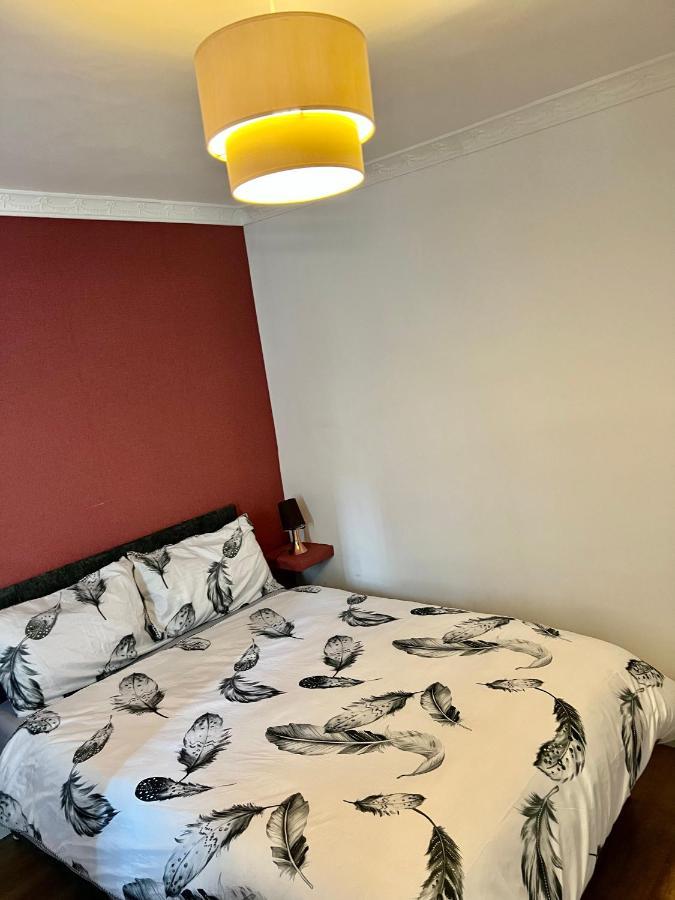 Private Room With Two Beds Near Central Londyn Zewnętrze zdjęcie